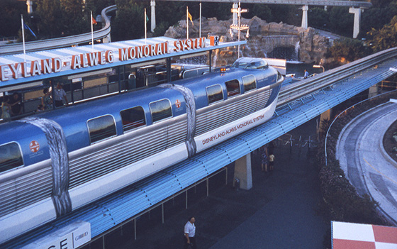 walle_disneyland_alweg_monorail_tomorrowland_1963